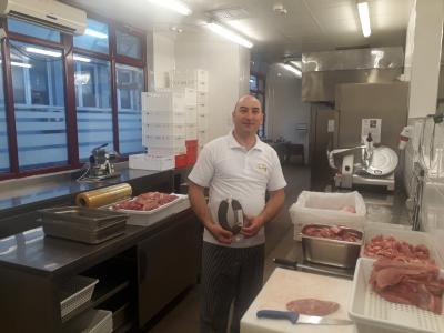 Naš kolega Aleksandar Džunić – najbolji proizvođač pirotske peglane kobasice